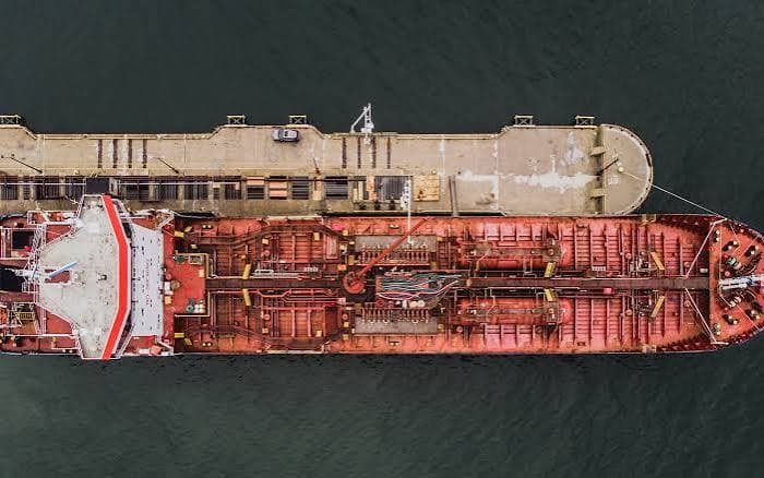 Petrolio e gas in forte rialzo, mercati sotto pressione per la crisi in Medio Oriente
