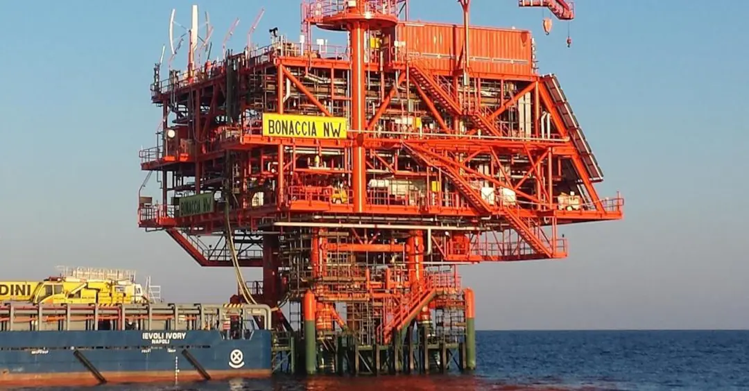 Il governo Meloni torna a puntare sulle trivelle: più gas e petrolio estratti in Italia